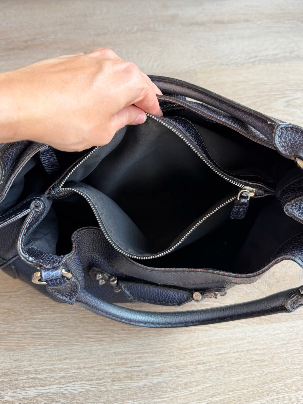 TODS Black Subtle Metallic Leather Hobo Shoulder Bag - Picture 6 of 12